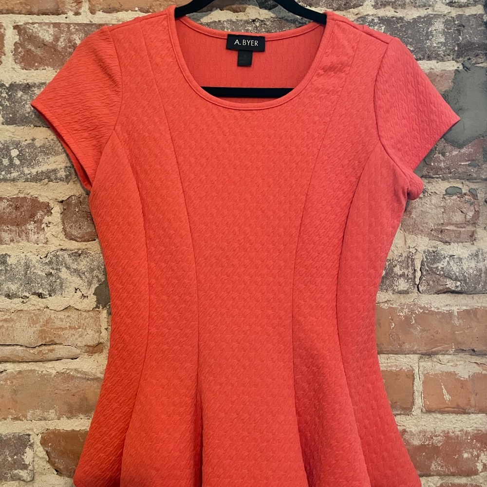 Coral hour glass top